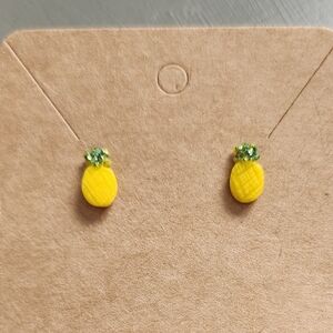 Free w/ purchase Pineapple Microstud Post Earrings 🍍
